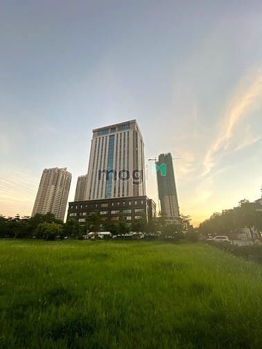 Cho thuê 1000m2 sàn văn phòng tòa nhà mặt đường Tố Hữu
