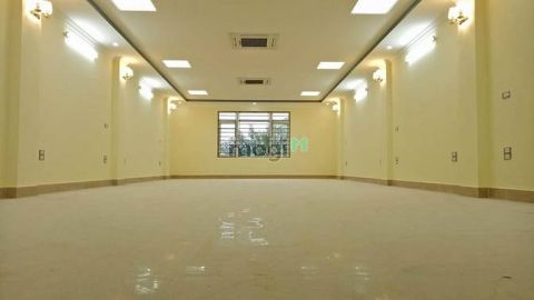 Cho thuê tòa nhà 130m x 10 tầng tại khu Trần Thái Tông, Dịch Vọng Hậu,