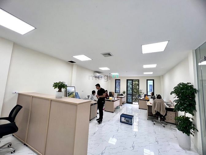 Cho thuê văn phòng Kiến Hưng luxury, 135 m2, đã ngăn 3 phòng làm việc