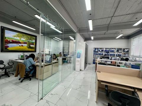 Cho thuê văn phòng dt 100 m2/tầng tại Nguyễn Xiển, gần phố đi bộ