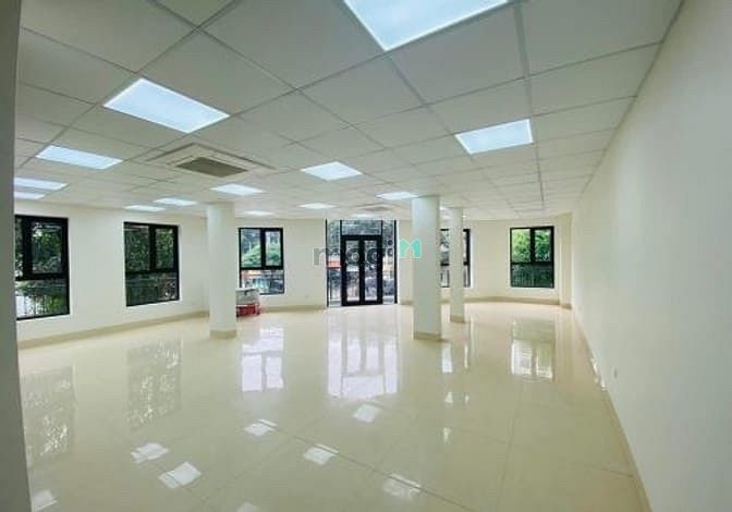 Cho thuê văn phòng đẹp gần Phùng Hưng dt 110 m2, sàn thông đẹp, giá rẻ