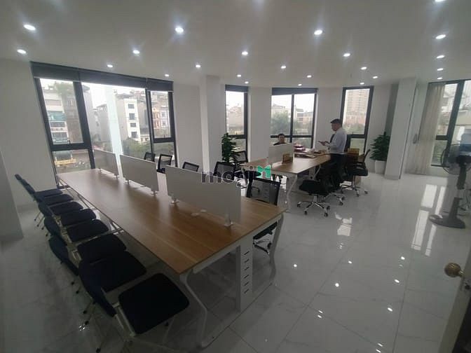 Cho thuê văn phòng đường Nguyễn Thanh Bình- Tố Hữu, có sẵn nội thất