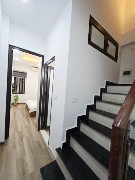 Nhà Hoàng Hoa Thám 5 tầng,  tặng Full Nội thất 21m×7,2tỷVị trí đẹp ngõ thông ra phố công năng đầy...