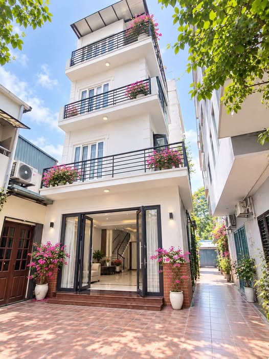 HƠN 7 TỶ- ÔTÔ ĐỖ CỬA-KINH DOANH TỐT-10M RA MẶT PHỐ