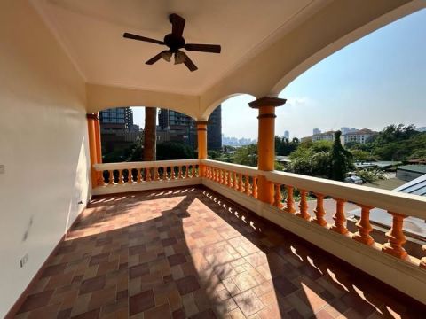 BIỆT THỰ MẶT PHỐ TÂY HỒ – 300M² – 15M MẶT TIỀN – 3 TẦNG – CHỈ 90 TỎI