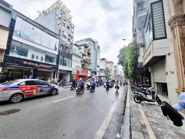SIÊU PHẨM MẶT PHỐ - TÔN ĐỨC THẮNG - 9 TẦNG NỔI 1 TẦNG HẦM - VỈA HÈ 5M - THÔNG SÀN THANG MÁY - NỘI...