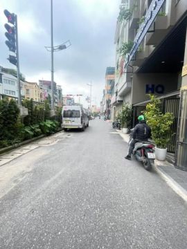 MẶT PHỐ ÂU CƠ - TÂY HỒ: TOÀ VĂN PHÒNG ĐỘC BẢN 2 TẦNG HẦM - VIEW TRỌN HỒ TÂY - KINH DOANH ĐỈNH CAO