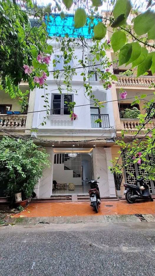SIÊU PHẨM HAI BÀ TRƯNG