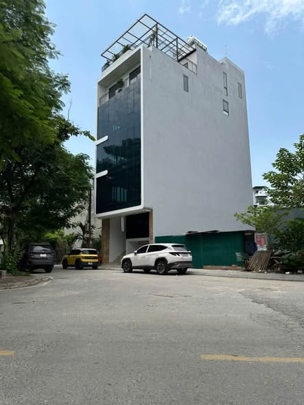 CHO THUÊ TÒA NHÀ VĂN PHÒNG CỔ LINH – THẠCH BÀN