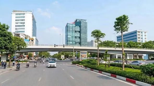 8TỶ8 - BÁN ĐẤT TẶNG NHÀ 3 TẦNG - 52M2 - HOÀNG QUỐC VIỆT - 20M RA Ô TÔ DỪNG ĐỖ - 2 THOÁNG - NỞ HẬU
