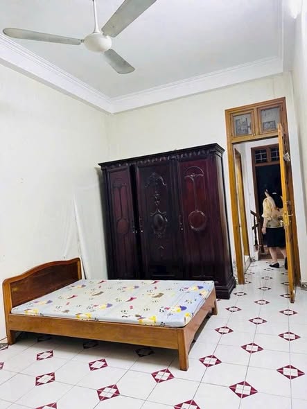 Bán nhà riêng 2 tầng phố Ngọc Hà - Ba Đình. DT 50m² x MT 5.6M. Giá 9.6 tỷ