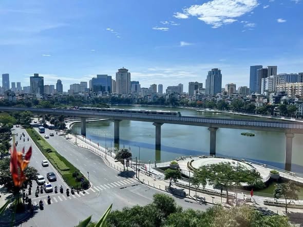 - View toàn cảnh hồ Hoàng Cầu - Toà nhà lô góc mặt phố Hoàng Cầu - Vị trí đắc địa đẹp nhất phố - ...