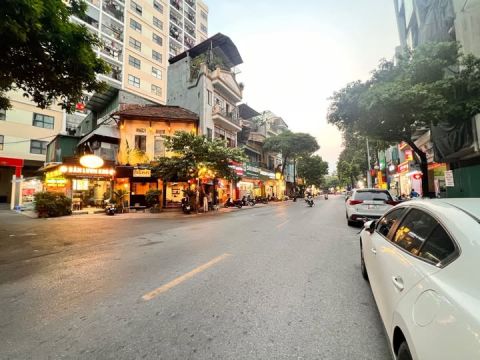 Nhà mặt phố Nguyễn Sơn Long Biên đắc địa vị trí