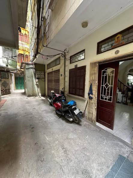 Nhà nằm trung tâm quận Ba Đình, cực hiếm khi có nhà bán. Khu vực an ninh tốt, dân trí cao, sáng đ...