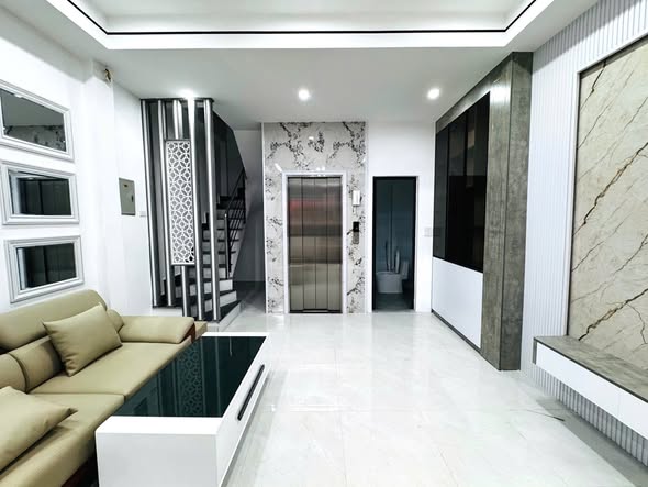 ĐỊNH CÔNG – NHÀ MỚI KÍNH KOONG – LÔ GÓC – THANG MÁY – NỘI THẤT XỊN