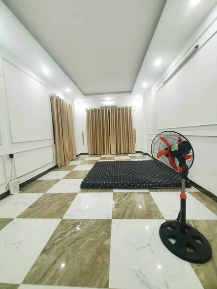 Cho thuê nhà nguyên căn ngõ 290 Lĩnh Nam, Hoàng Mai. Cạnh trường đại học Uneti