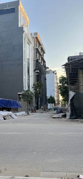 CHO THUÊ MẶT SÀN KINH DOANH DT 40M NGAY CHÂN TOÀ CĂN HỘ DỊCH VỤ