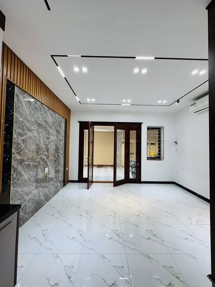 HIẾM – LÔ GÓC – Ô TÔ QUA