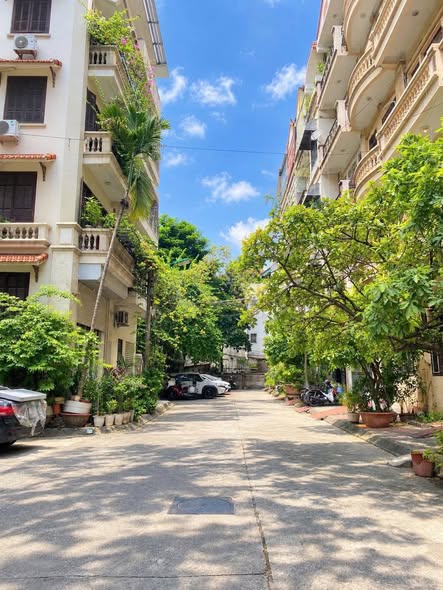 13.8 TỶ - PHÂN LÔ NGUYỄN VĂN HUYÊN - 46M2*5TẦNG - Ô TÔ VÀO NHÀ - RẤT GẦN PHỐ - DÂN XÂY - SỔ A4