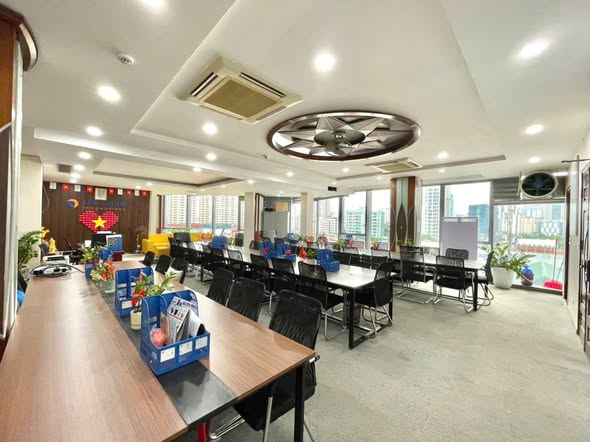 Cho thuê sàn văn phòng 200m2 tại Dịch Vọng, Cầu Giấy.