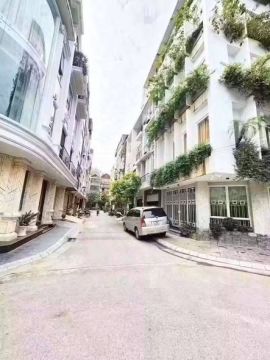 Bán gấp! Văn Quán 68m2*5 tầng, nội thất xịn.