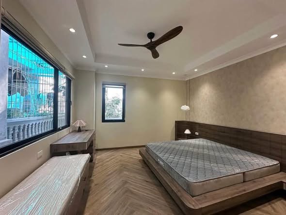 Nhà mới tại Ngọc Khánh Ba Đình 6 tầng thang máy 40m2 2 mặt thoáng ô tô đỗ cửa giá 19,8 tỷ nhà mới...