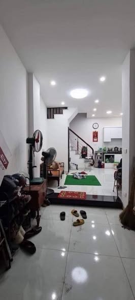 NHÀ ĐẸP Ở NGAY – NGÕ NÔNG RỘNG – GẦN PHỐ