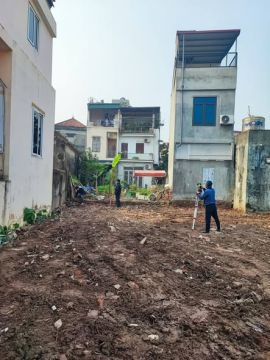 Vợ chồng mình nuôi 3 cháu ăn học  không có điều kiện nên đành bán mảnh đất bố mẹ cho để mua chung...