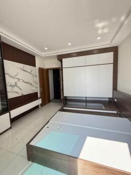 NHÀ MỚI TINH – THANG MÁY – GẦN PHỐ