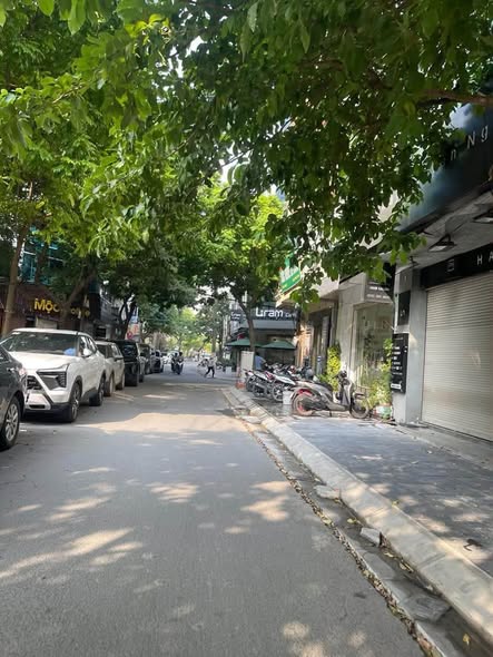 TOÀ VP - PHÂN LÔ BÀN CỜ - Ô TÔ TRÁNH VỈA HÈ - THANG MÁY - NGUYỄN THỊ ĐỊNH CẦU GIẤY