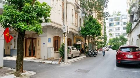 PHÂN LÔ - VỈA HÈ - Ô TÔ TRÁNH - HOÀNG QUỐC VIỆT - 68M2*4T - 2 MẶT NGÕ - 15M RA PHỐ - GIÁ 330TR/M2