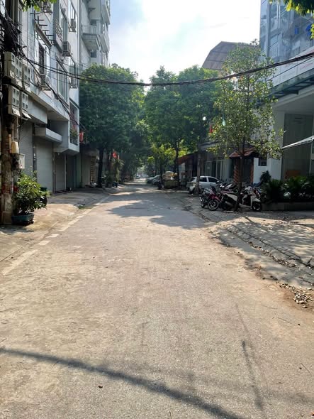 PHÂN LÔ HOÀNG MAI – VỈA HÈ – Ô TÔ TRÁNH NHAU - NGAY UBND QUẬN HOÀNG MAI CŨ - BX GIÁP BÁT - BX NƯỚ...