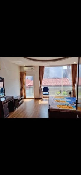Bán nhà đẹp mặt ngõ gần phố Ba đình. 7 tầng cầu thang máy. Mặt tiền rộng 5 m .Có 4 phòng khép kín .