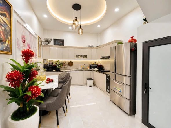 Nhà  đẹp dân xây 3 tầng kiên cố  Kiêu Kỵ  — Gia Lâm.Đường trước nhà rộng ô tô tránh  chỉ 5 tỷ