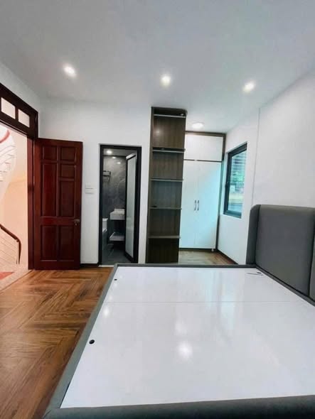 6.8 TỶ - NHÀ CẦU GIẤY - 30M2*5TẦNG - 3 MẶT THOÁNG - LÔ GÓC - GẦN PHỐ - NHÀ ĐẸP Ở LUÔN