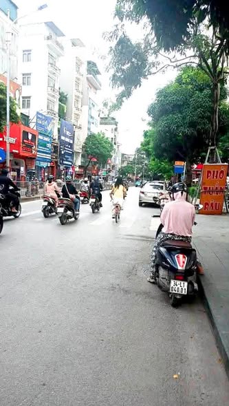 9TỶ - NHÀ VŨ TRỌNG PHỤNG - 35M2*6T - NGÕ NÔNG - GẦN PHỐ - KHÔNG QUY HOẠCH.