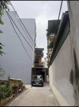 BÁN GẤP NHÀ 40M GIÁ 30M TẠI THẠCH BÀN 5 TẦNG OTO ĐỖ CỬA ~ 6 TỶ