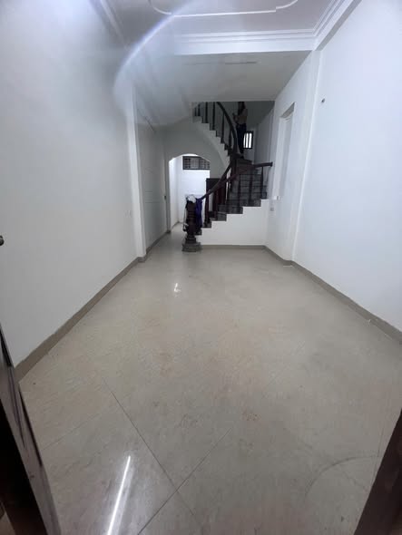 Cho thuê nhà 3,5 tầng x 45m2, ngõ thông ô tô tránh nhau phố Trần Điền, giá 14,5 tr. Tầng 45m2, xâ...
