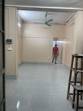 Thiết kế & Không gian: Căn hộ/phòng trọ sạch sẽ, ốp tường nhựa giả gỗ hiện đại, sang trọng và dễ ...