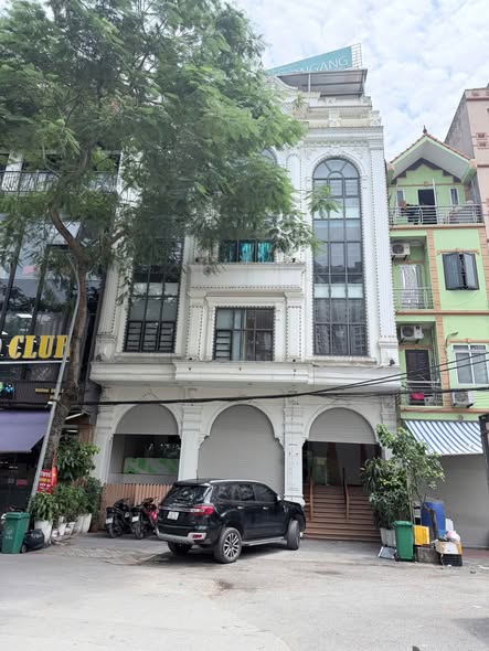 Cho thuê toà nhà mặt phố 7 Tầng 120tr