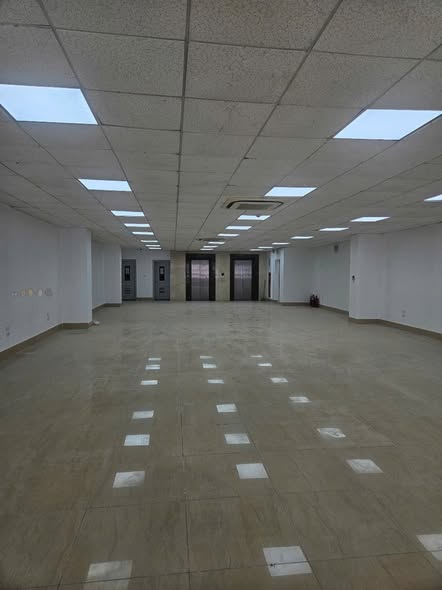 CHO THUÊ SÀN VĂN PHÒNG MẶT PHỐ TRẦN QUỐC TOẢN (Diện tích lớn 240m² – Vị trí trung tâm – Đầy đủ ti...
