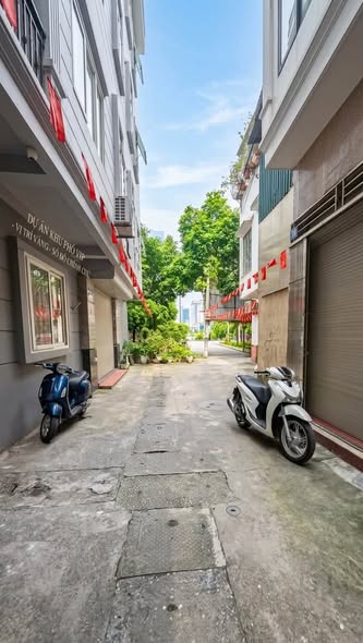 12TỶ - NHÀ PHỐ TRẦN DUY HƯNG - 40M2*6T - 50M RA PHỐ - NHÀ MỚI DÂN XÂY