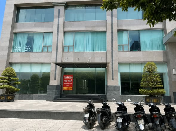 CHO THUÊ MB 160M2 TẠI CHÂN ĐẾ TÒA NHÀ Ở DƯƠNG ĐÌNH NGHỆ, VỊ TRÍ CỰC ĐẸP DỄ NHẬN DIỆN