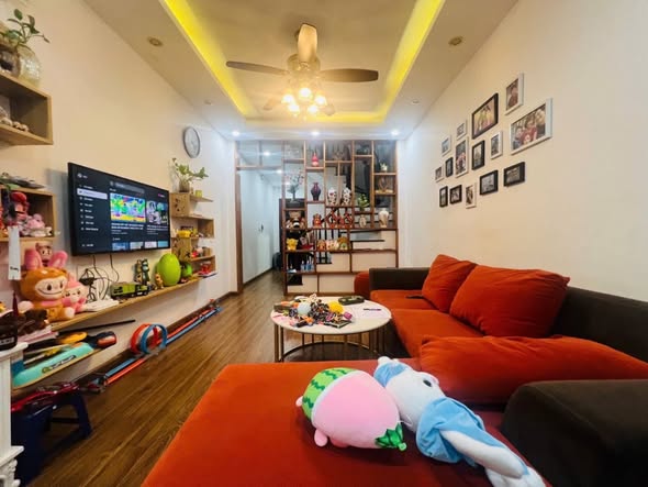 11 TỶ – DT 50M² . PHỐ THANH NHÀN – Ô TÔ ĐỖ CỬA NGÕ THÔNG – SÂN CỔNG RIÊNG – VỪA Ở VỪA KINH DOANH