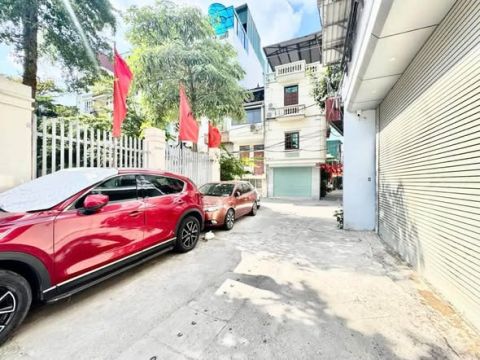 NHÀ ĐẸP Ở NGAY- OTO ĐỖ CỔNG- KHU VỰC AN SINH ĐỈNH- NGÕ THÔNG- NHỎ XINH ĐẦY ĐỦ CÔNG NĂNG- TiỆN ÍCH...