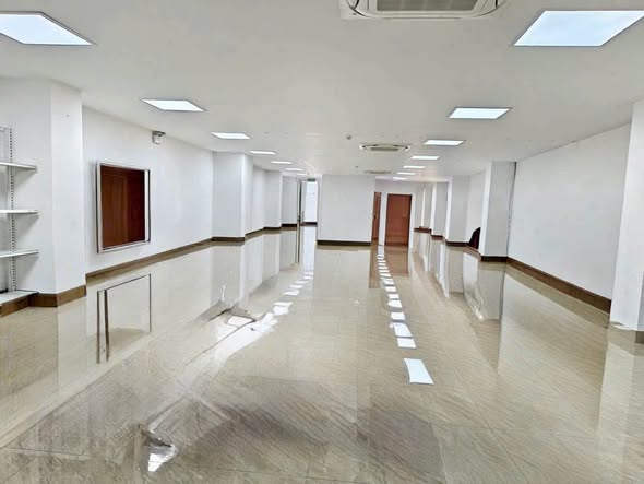 CHO THUÊ MẶT BẰNG VĂN PHÒNG ,TÒA NHÀ THANG MÁY MẶT NGÔ GIA TỰ, 150M/18tr/th