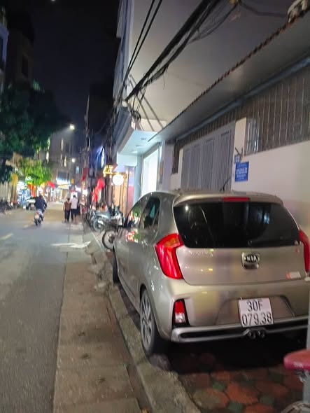 14 tỷ mặt ngõ phố Bạch Mai, ô tô đậu cửa cầu thang máy. để lại toàn bộ nội thất hiện đại diện tíc...