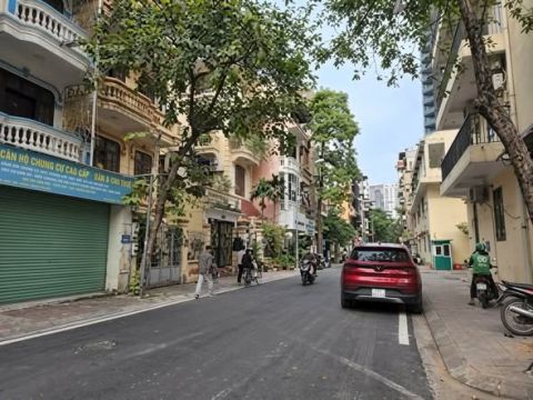 16.3 TỶ - HOÀNG QUỐC VIỆT - 54M2*5T - NGÕ THÔNG BA GÁC - LÔ GÓC - 70M RA PHỐ - VỪA Ở & KINH DOANH