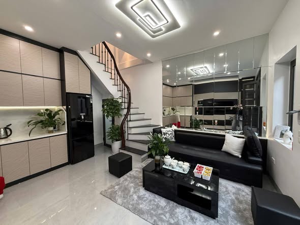 6 TỶ . MINH KHAI – 2 MẶT THOÁNG . NHÀ MỚI ĐẸP – NỘI THẤT CAO CẤP – 30M Ô TÔ