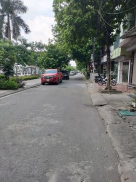 Cho thuê nguyên căn MẶT PHỐ LÊ TRỌNG TẤN vừa ở vừa kinh doanh 50m2, giá 14tr/tháng.